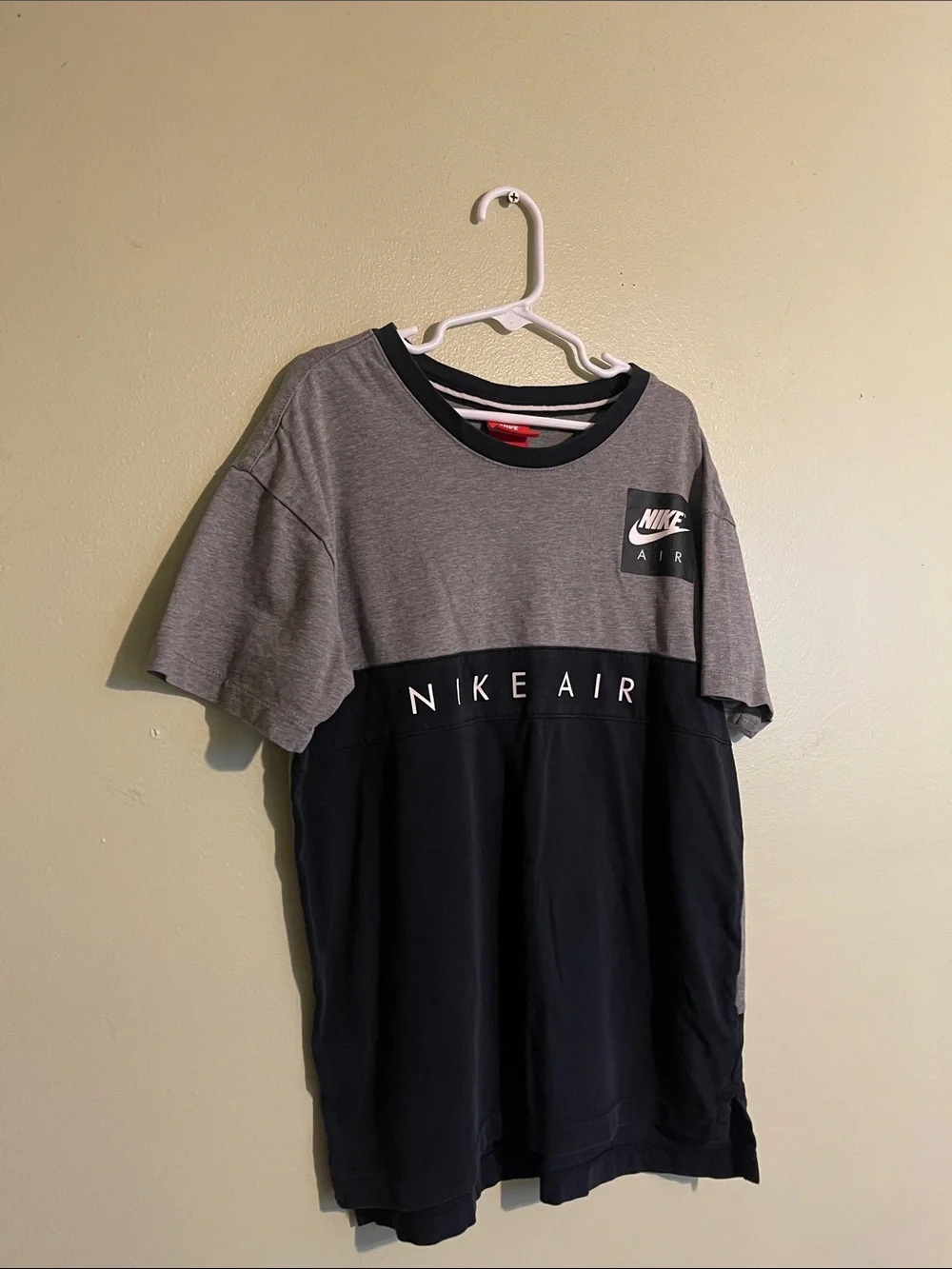 Nike Two-Tone Gray and Black Nike Air Short Sleeve Tee